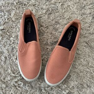 Women's Crest Twin Gore Perforated Slip On Sneaker size 9 coral